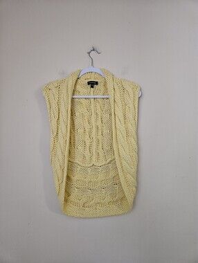 bebe Cable-Knit Sleeveless Cardigan in Light Yellow, Size Large